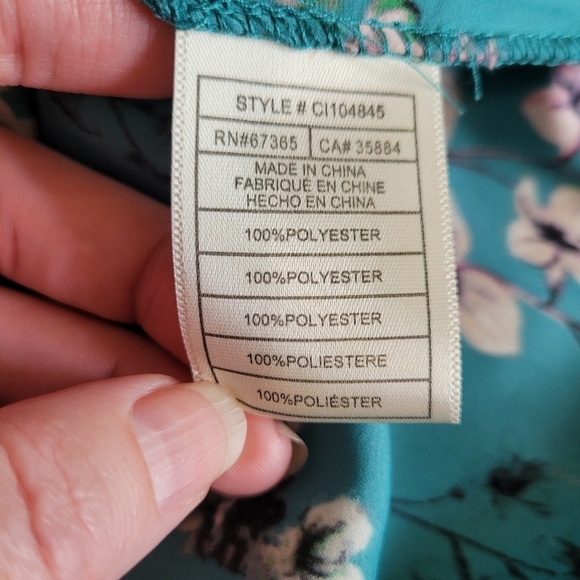 Cupcakes and Cashmere Nadette V-neck floral blouse size small​ - Picture 14 of 15